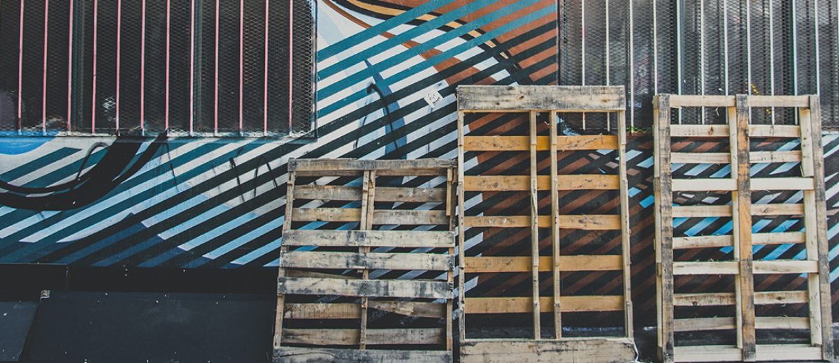 HOW TO BUILD YOUR OWN RUSTIC TRUNK FROM PALLETS.